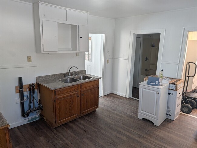 Building Photo - 9 Turnpike Rd