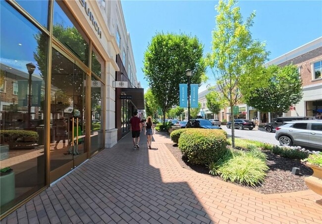 Building Photo - 120 Grand Cres