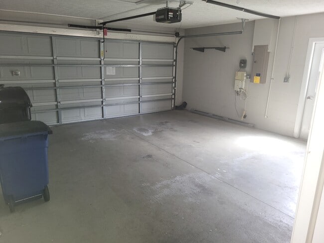 Building Photo - 7916 Floradora Dr