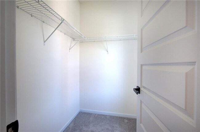 Building Photo - 10 Eagle Dr