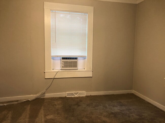 Building Photo - **Holiday Move-in Special**$500 off the fi...