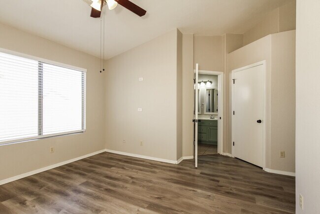 Building Photo - 11244 W Ruth Ave