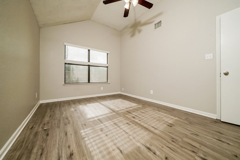 Building Photo - 1307 Jasmine Dr