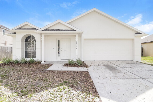 Building Photo - 28514 Meadowrush Way