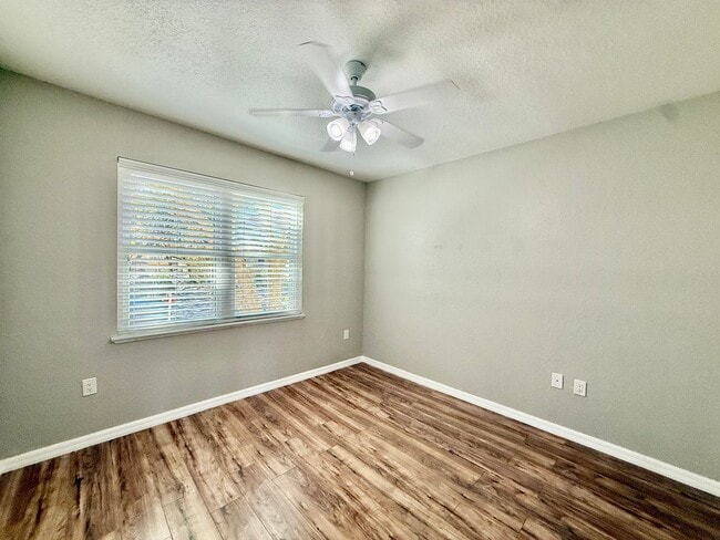 Building Photo - Immaculately updated 3/2.5 Three-Story Maitland Condo in Visconti!