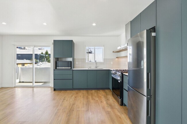 Building Photo - 1422 Tamarind Ave