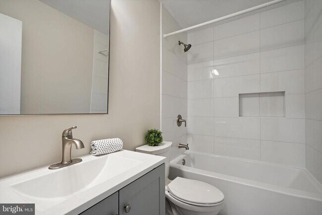 Building Photo - 8552 Southlawn Ct