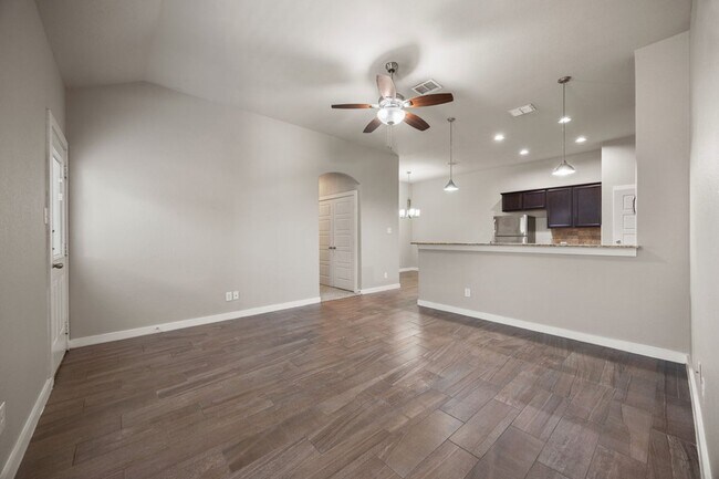 Building Photo - 574 Creekside Frst