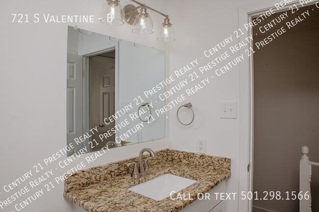 Building Photo - 721 S Valentine-B
