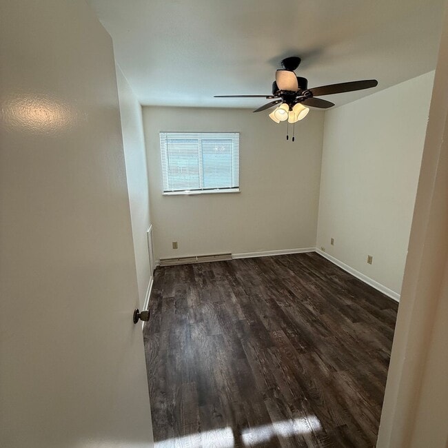 Building Photo - 213-217 N Thompson Rd