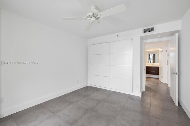 Building Photo - 7751 NE Bayshore Ct