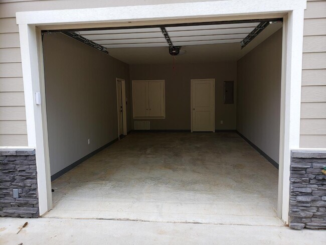 Building Photo - 103 Corine St