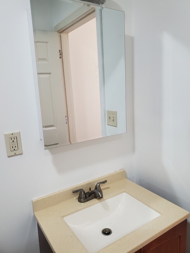 Building Photo - 96 Evergreen St