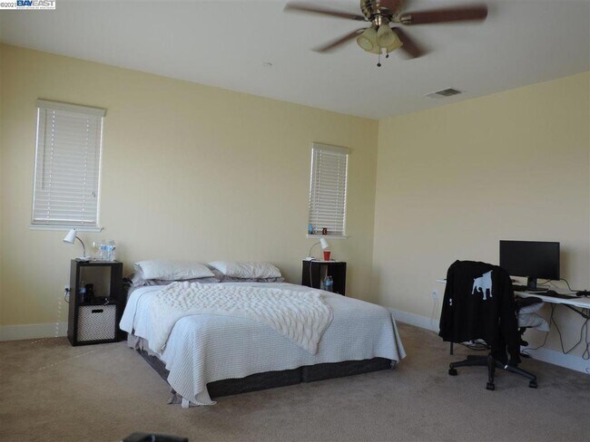 Building Photo - 18517 Admiral Way