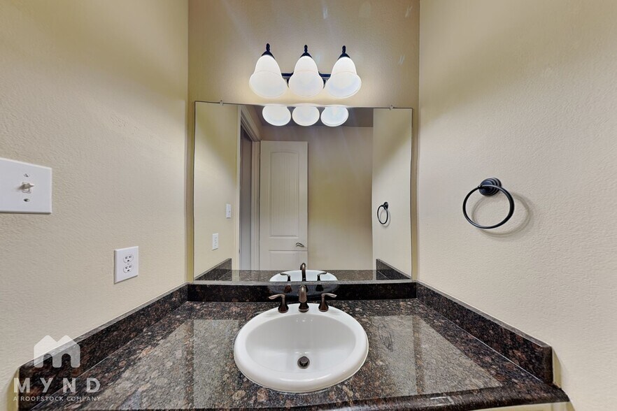 Building Photo - 2204 Apollonia Ln
