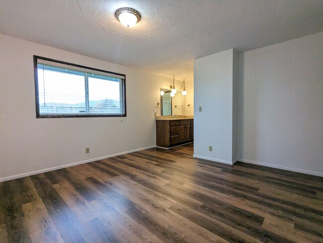 Building Photo - Great 3-Bedroom, 2-Bath Home In A Cul-De-Sac!