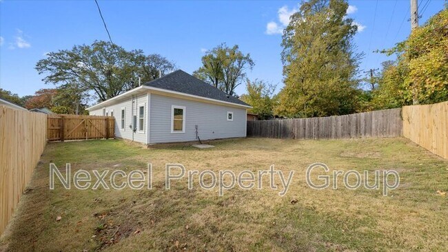 Building Photo - 1068 Bruce St