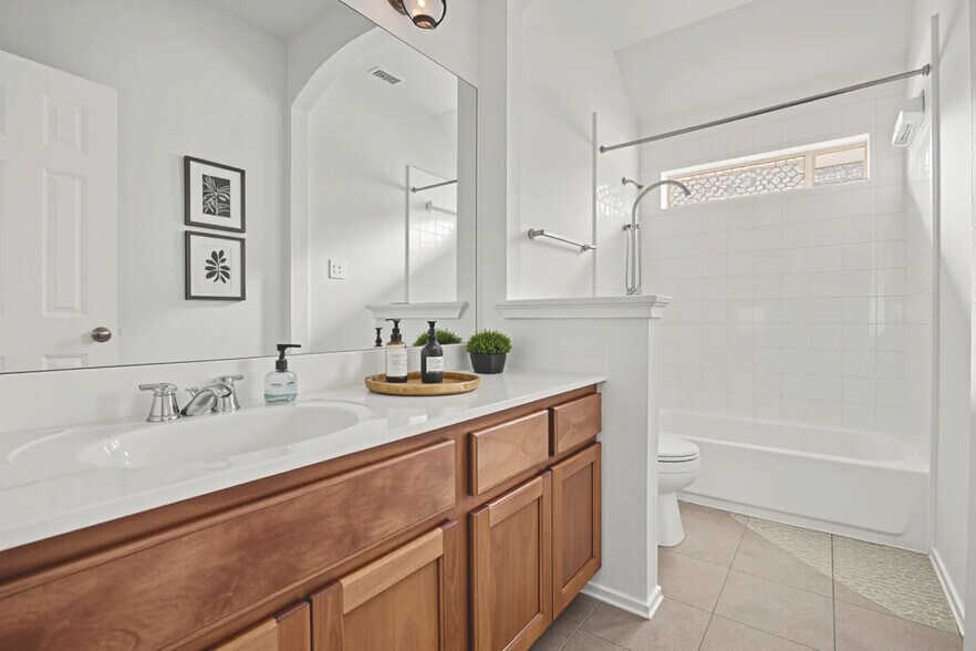 Building Photo - 10812 Casitas Dr