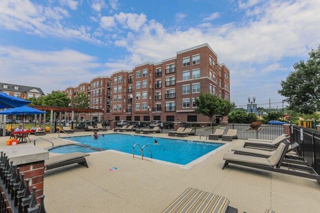 Building Photo - The Brownstones At Englewood South