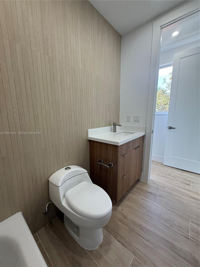 Building Photo - 1981 SW 33rd Ave