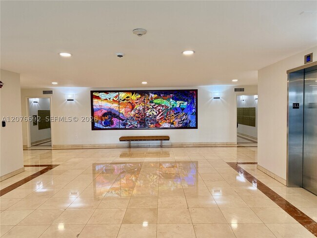 Building Photo - 1450 Brickell Bay Dr