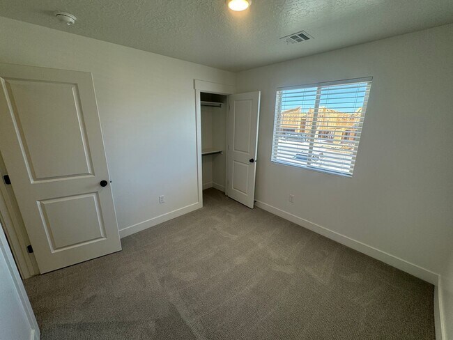 Building Photo - REDUCED PRICE!! Beautiful FOUR Bedroom Home!