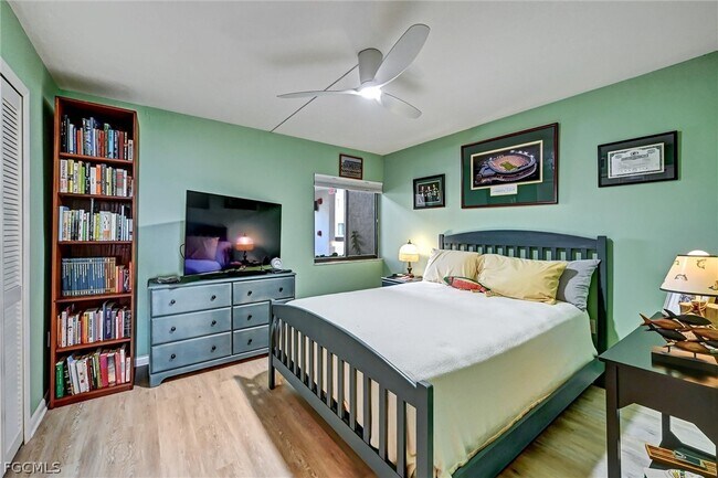 Building Photo - 4821 S Landings Dr