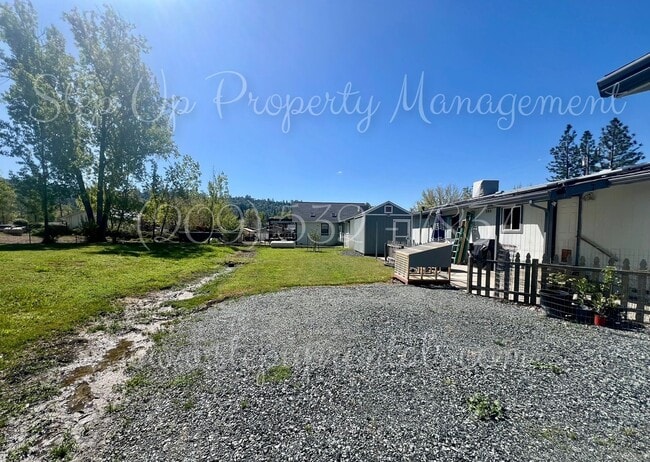 Building Photo - Charming 3 Bedroom Willow Springs Retreat Near Lake, Park & Clubhouse with Solar!