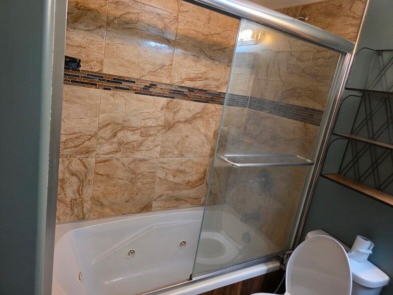 Entryway Bath - 8901 S Roberts Rd