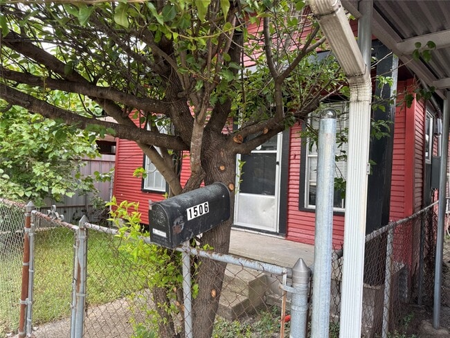 Building Photo - 1506 Luzon St