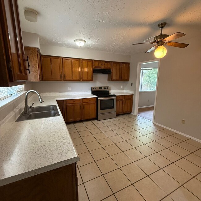 Building Photo - 13611 Splintered Oak Dr