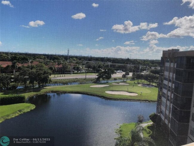 Building Photo - 1000 St Charles Pl