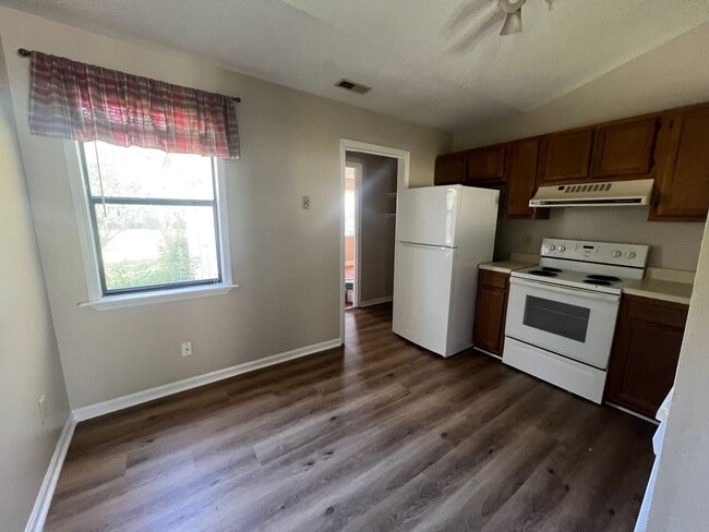 Building Photo - Delightful three bedroom two bath home in a serene country setting in Hubert. Just a short drive ...