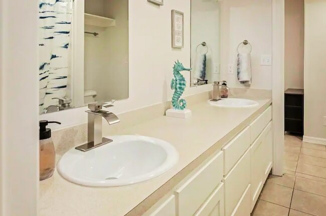 Building Photo - 316 E Monroe St