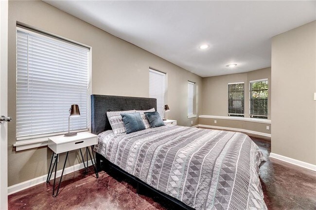 Building Photo - 2308 Enfield Rd