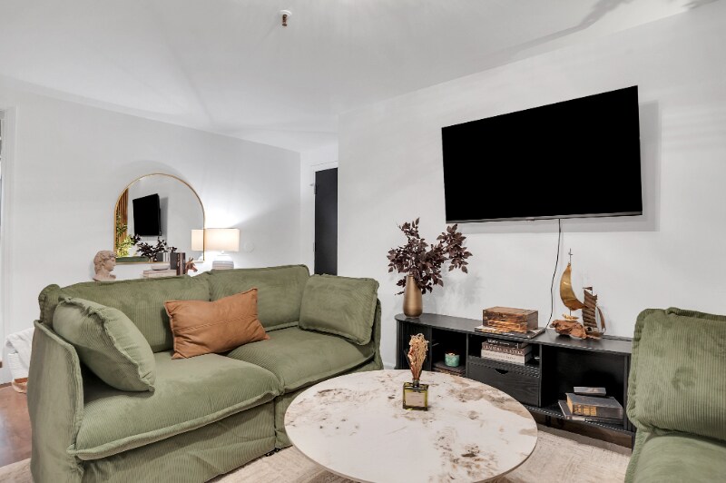 Building Photo - 121 W Hall St