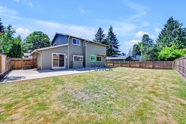 Building Photo - 3 Bed 2 Bath Single-family Home is availab...