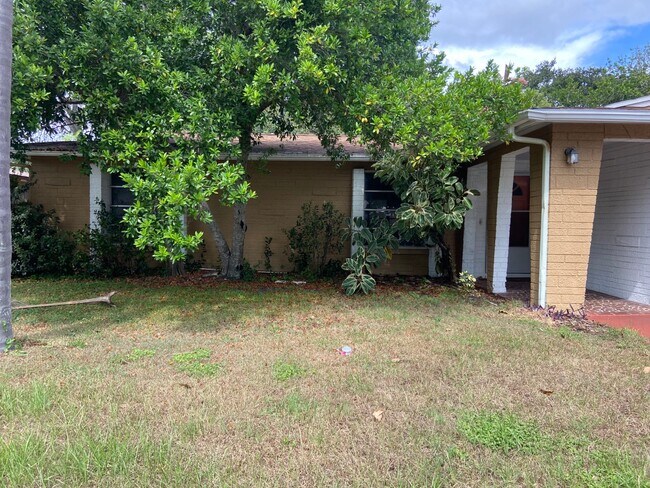 Building Photo - 5601 Elkhorn Blvd