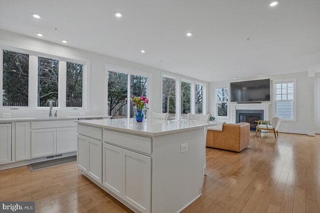 Building Photo - 408 Kosmill Dr