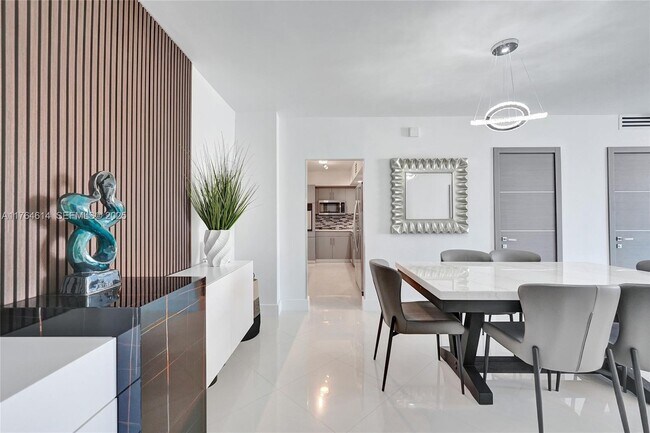 Building Photo - 4001S S Ocean Dr