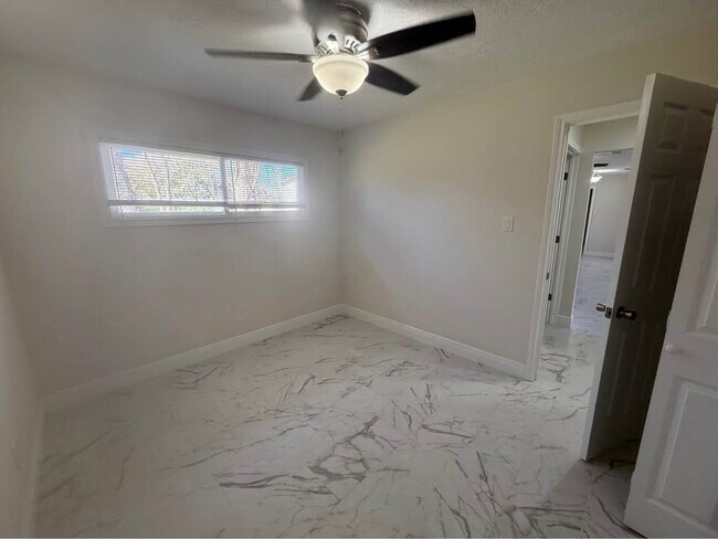 Building Photo - 3259 Huff Dr