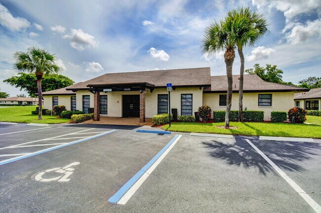 Building Photo - 4944 Equestrian Cir