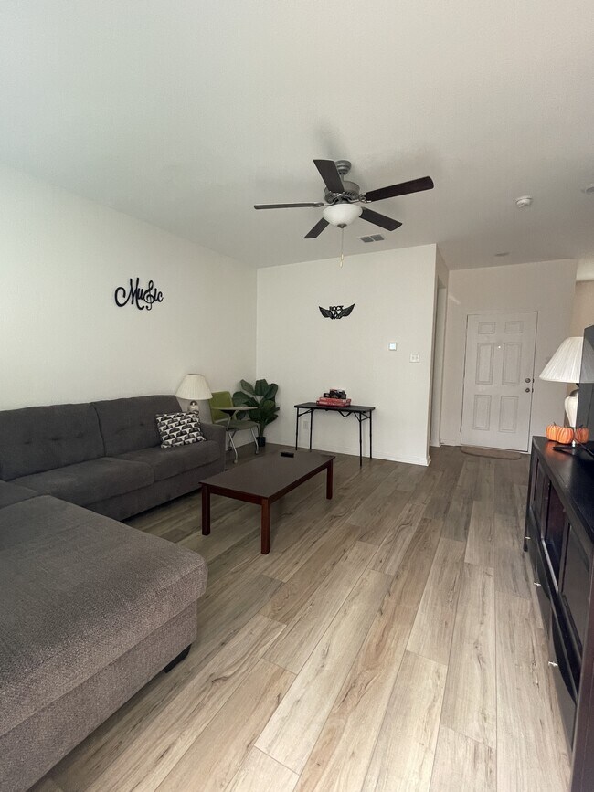 Building Photo - 10829 Emerick St