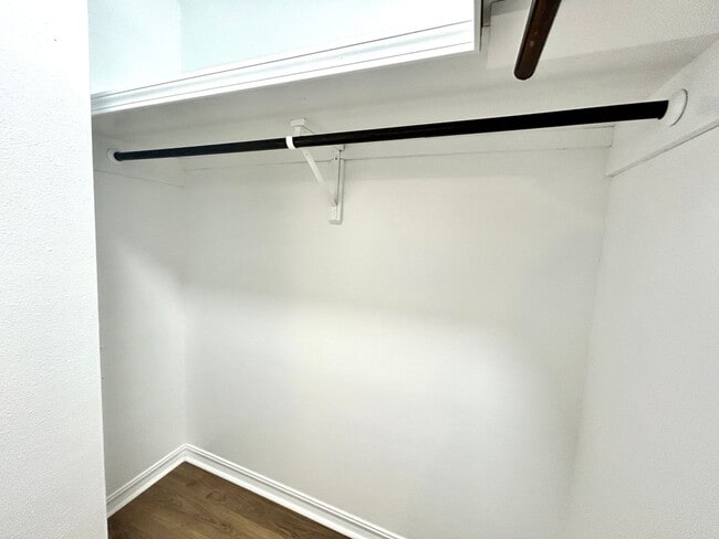 Building Photo - Well appointed 2 bed, 2.5 bath Townhouse Partial Utilities Included!