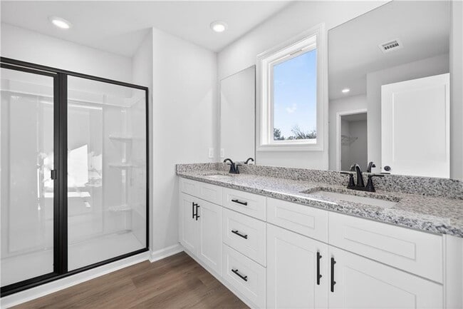 Building Photo - 548 Madison St