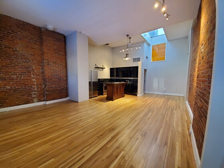 Building Photo - 1744 Blake St