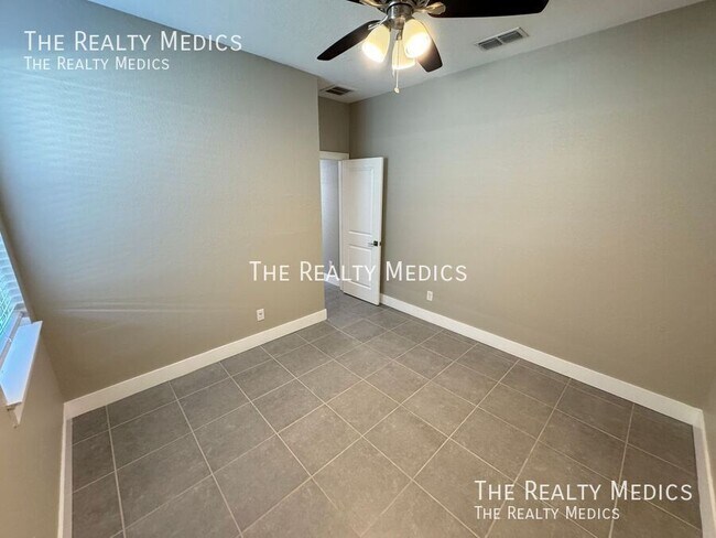 Building Photo - 205 Hibiscus Ln