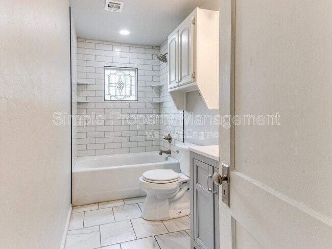 Building Photo - 512 W Lockheed Dr