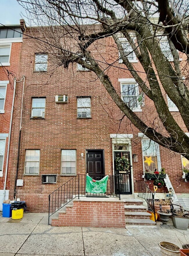 Building Photo - 2528 Christian St