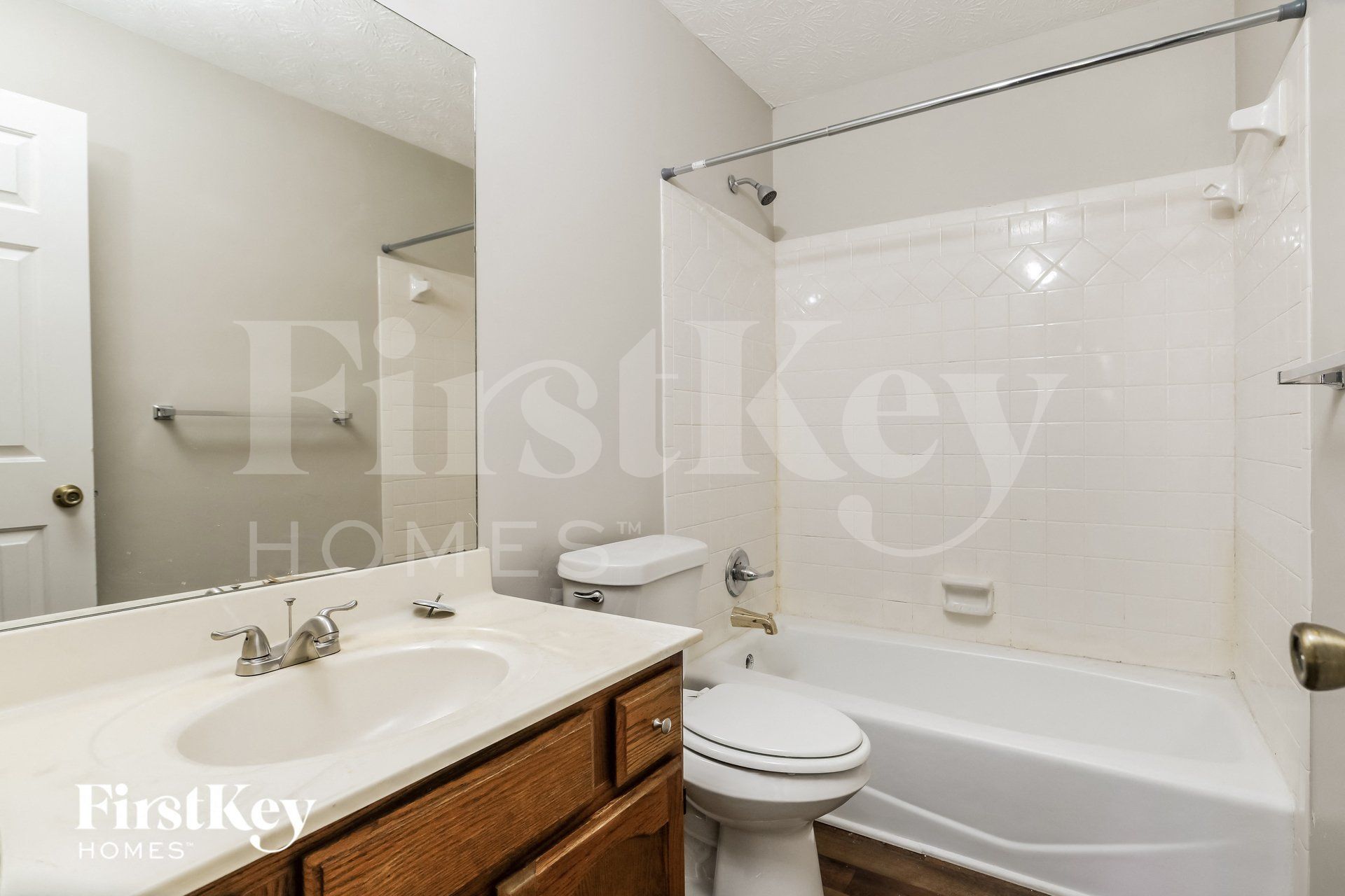 Building Photo - 331 Crescentview Ct